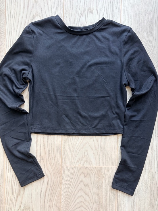 Tops - Black Long Sleeve Crop Top Size XS Crew Neck Fitted Basic Essential Tee